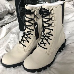Sorel Phoenix lace up boots